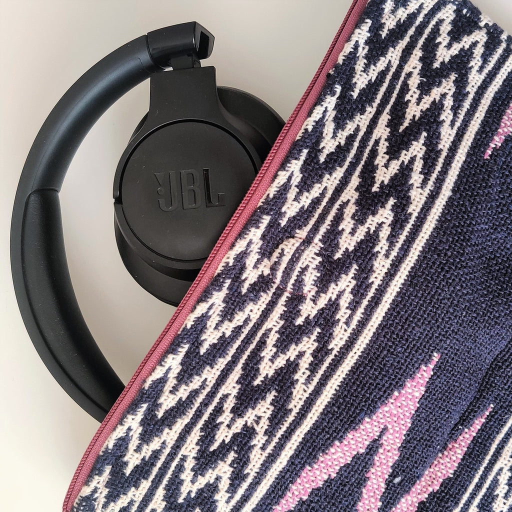 Smart accessories pouch