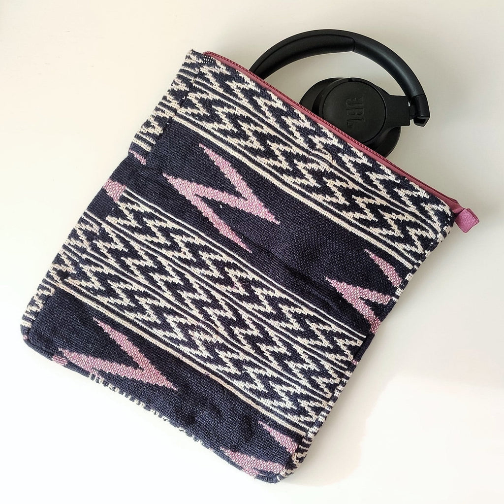 Smart accessories pouch