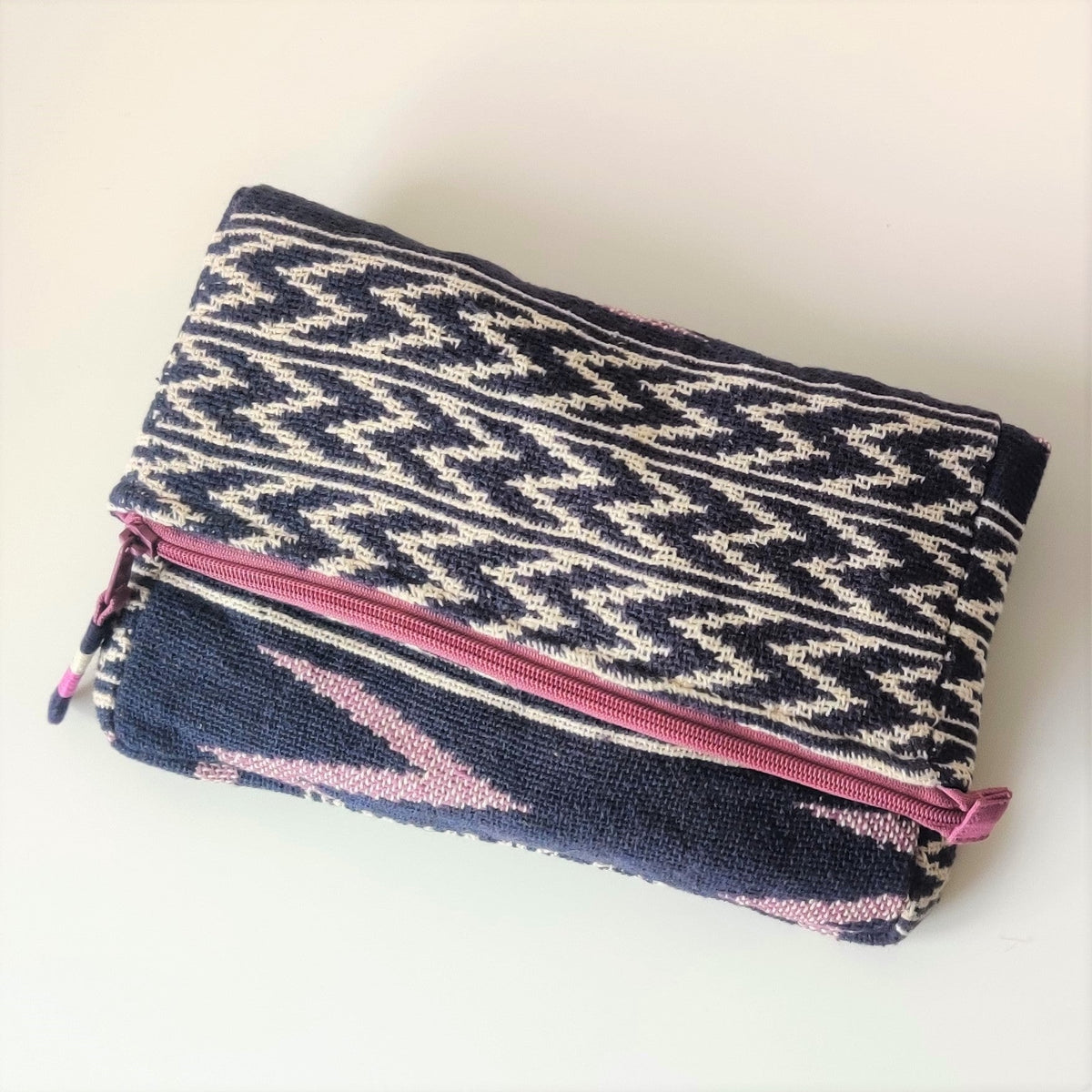 Smart accessories pouch