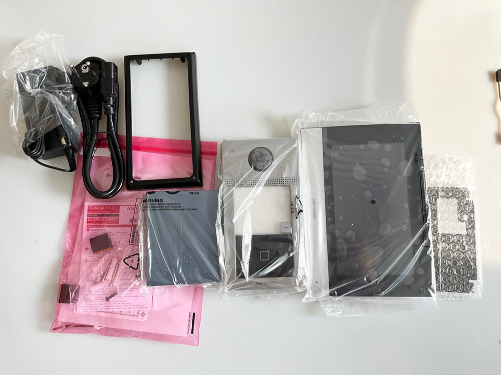 Hikvision DS-KIS604-S(C) Wi-Fi IP video intercom kit with 7-inch monitor